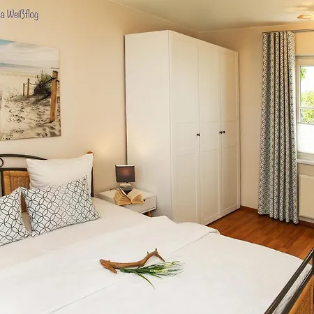 Strandstrasse 16 25 *